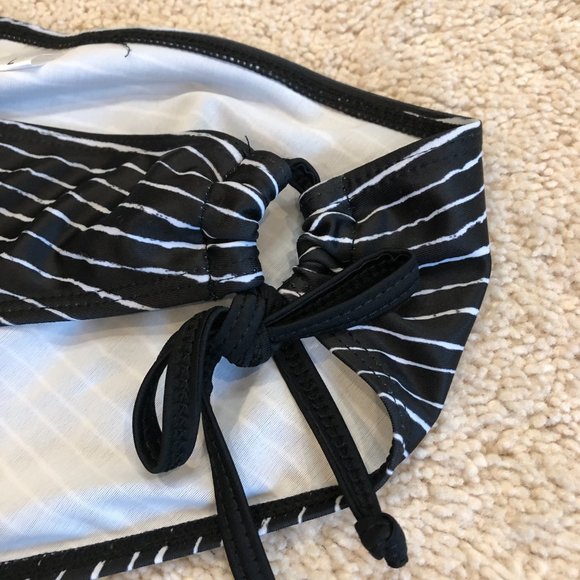 NEVER WORN BLACK WITH WHITE STRIPES TIE SIDES BIKINI BOTTOMS SIZE LARGE - Picture 6 of 9